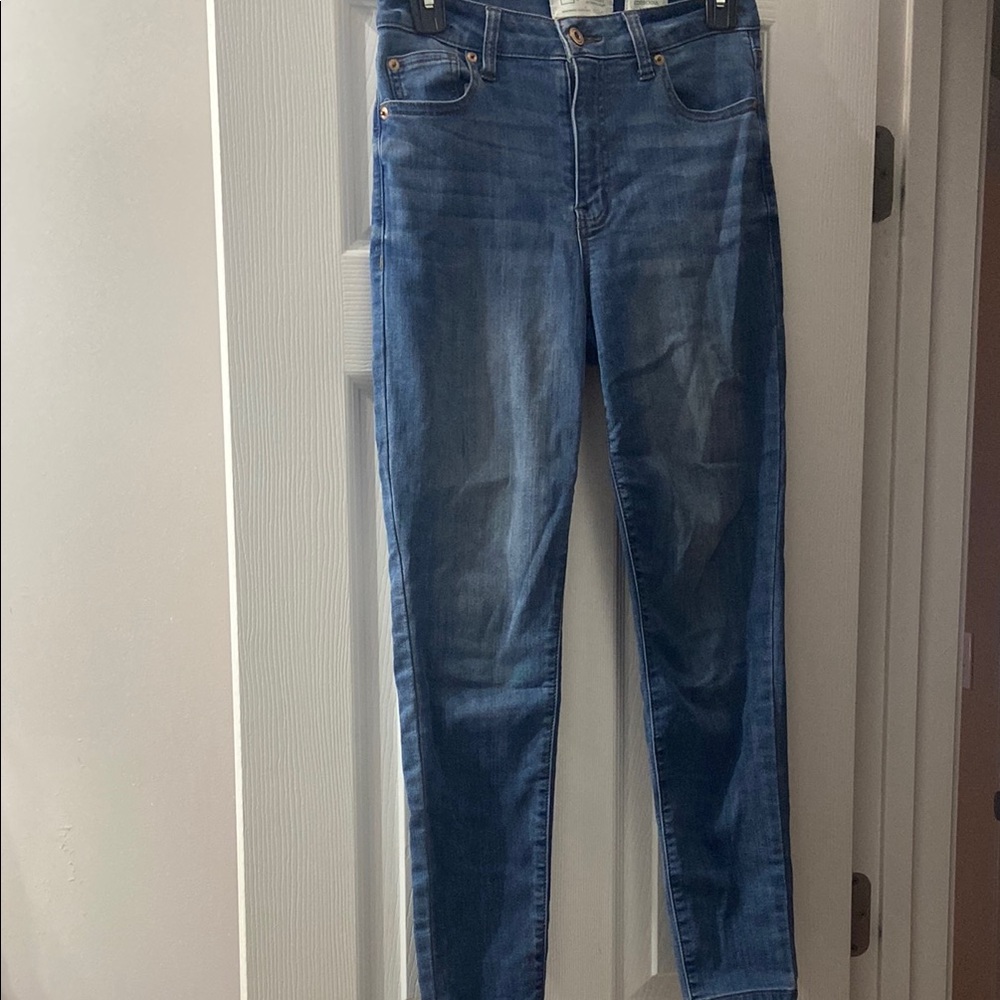 Women's Medium Wash Blue Jeans